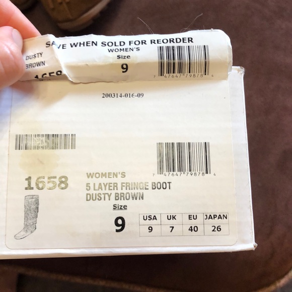 Minnetonka 5 Layer Fringe Dusty Brown Boots - Picture 7 of 7